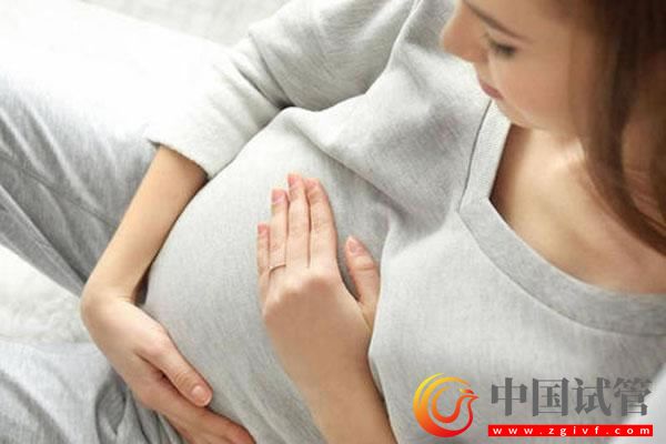 试管婴儿与自然怀孕哪个好?国外做试管婴儿该选择哪个?(图1) 试管婴儿与自然怀孕哪个好?国外做试管婴儿该选择哪个?(图1)