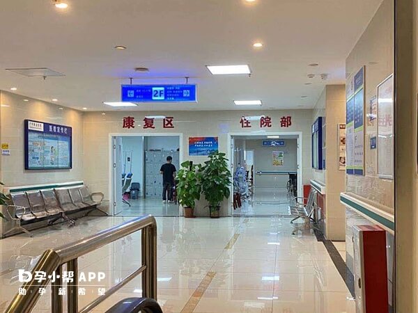 南昌哪些医院做试管婴儿不用结婚证?这2家成功率高收费便宜(图2) 南昌哪些医院做试管婴儿不用结婚证?这2家成功率高收费便宜(图2)