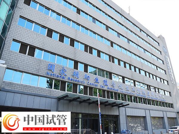 32岁做二代试管婴儿并不算大龄,助孕率大约在50%左右(图2) 32岁做二代试管婴儿并不算大龄,助孕率大约在50%左右(图2)